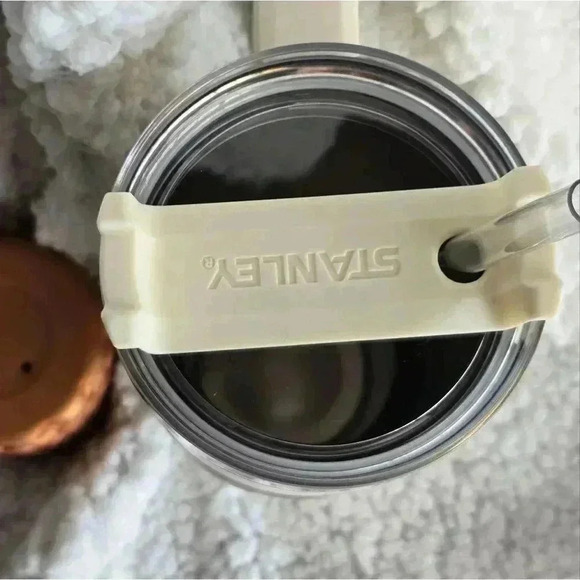 Stanley 40oz Magnolia Cream and Cooper - Picture 6 of 10